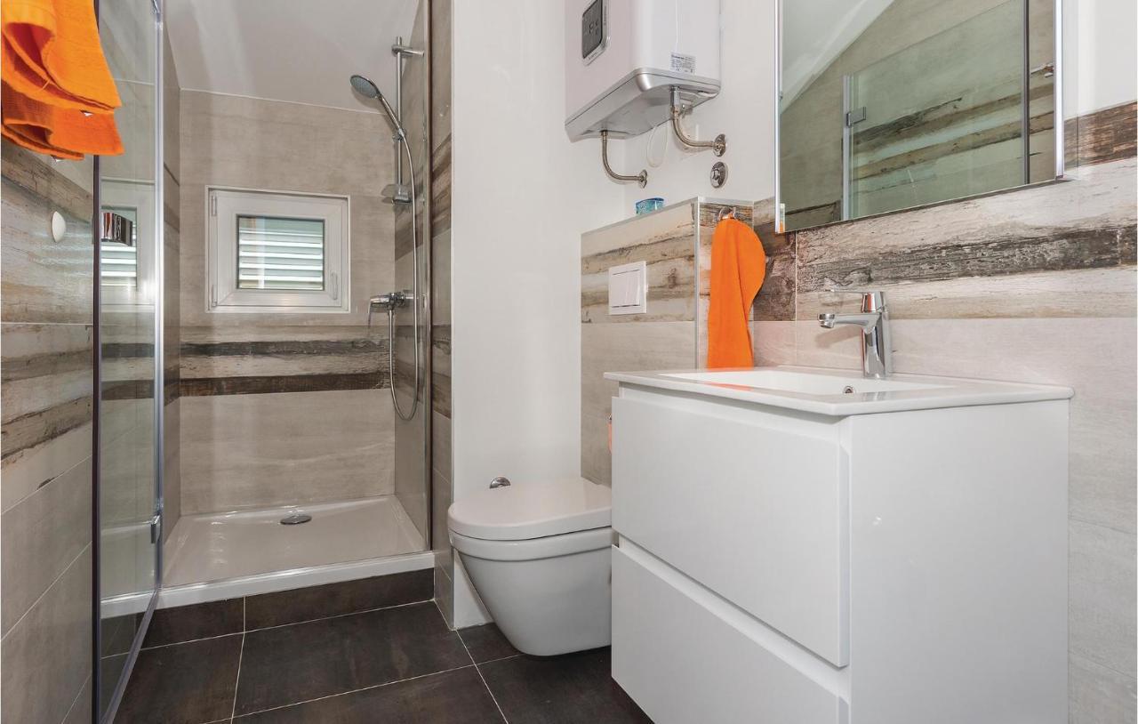 Cozy Apartment In Brodarica With Wifi Exterior photo