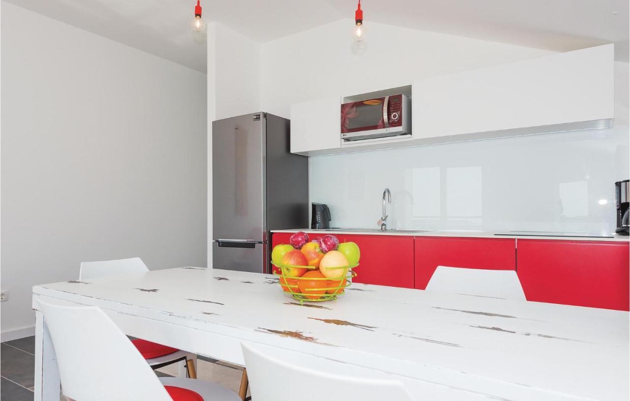 Cozy Apartment In Brodarica With Wifi Exterior photo