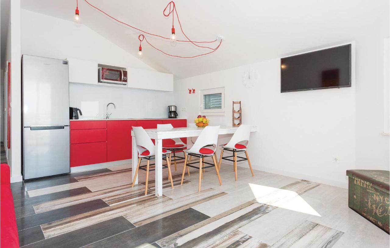 Cozy Apartment In Brodarica With Wifi Exterior photo