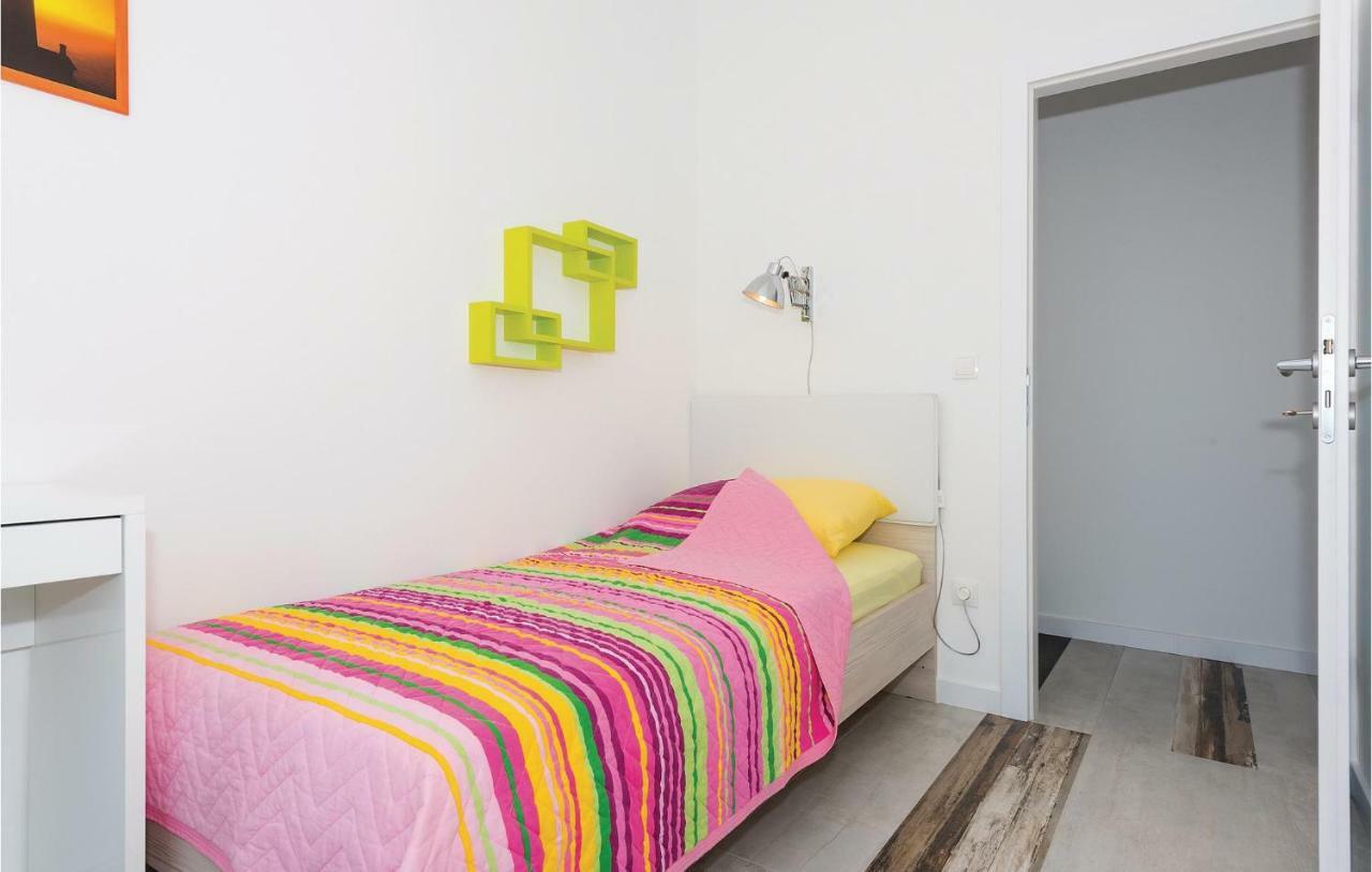 Cozy Apartment In Brodarica With Wifi Exterior photo